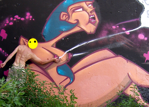 Violon graffiti naked girl