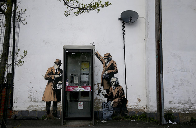 banksy spying graffiti